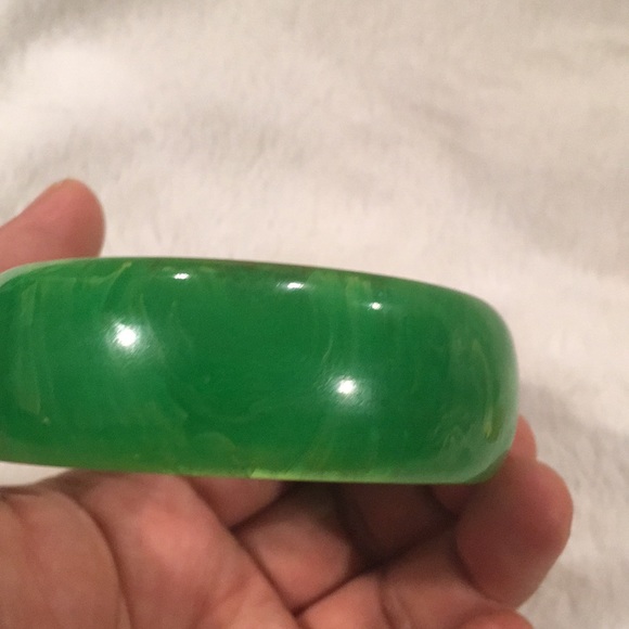 Vintage Butterscotch and  Green Bakelite Earrings and Bangle Bracelet Lot - Picture 8 of 8